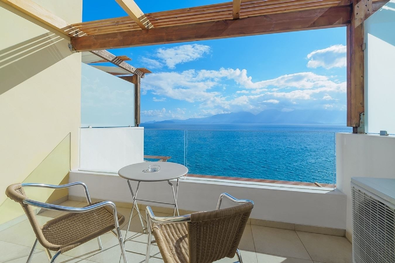 rooms-frontal-deluxe