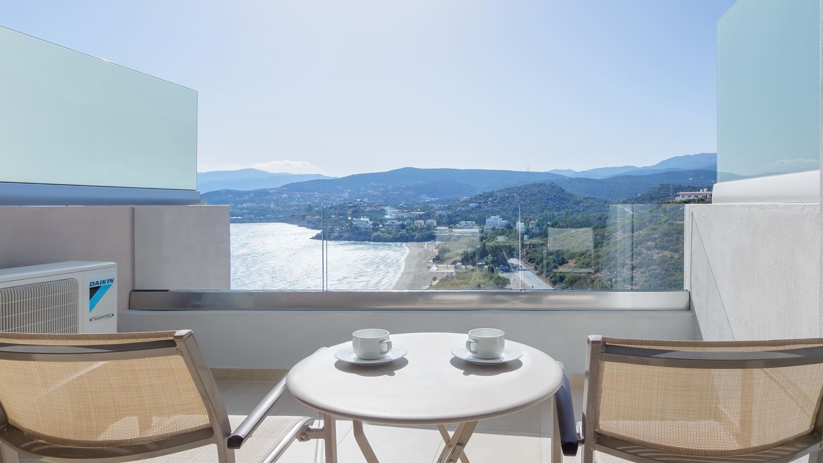 rooms-suite-2-bedrooms-sideseaview