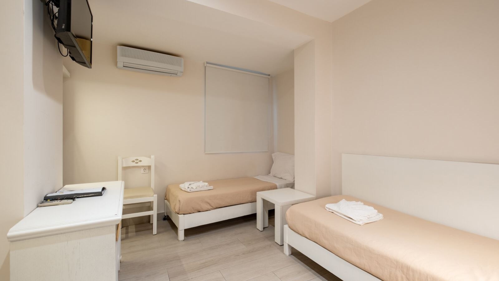 rooms-one-bedroom-suite-land-view