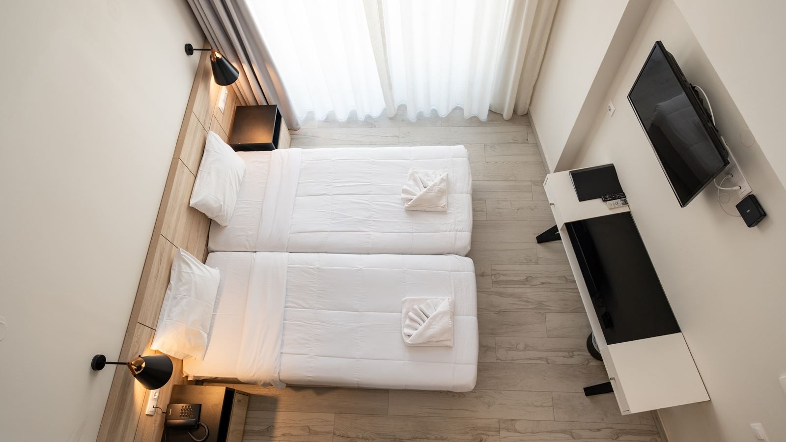 rooms-maisonette-suite-land-view