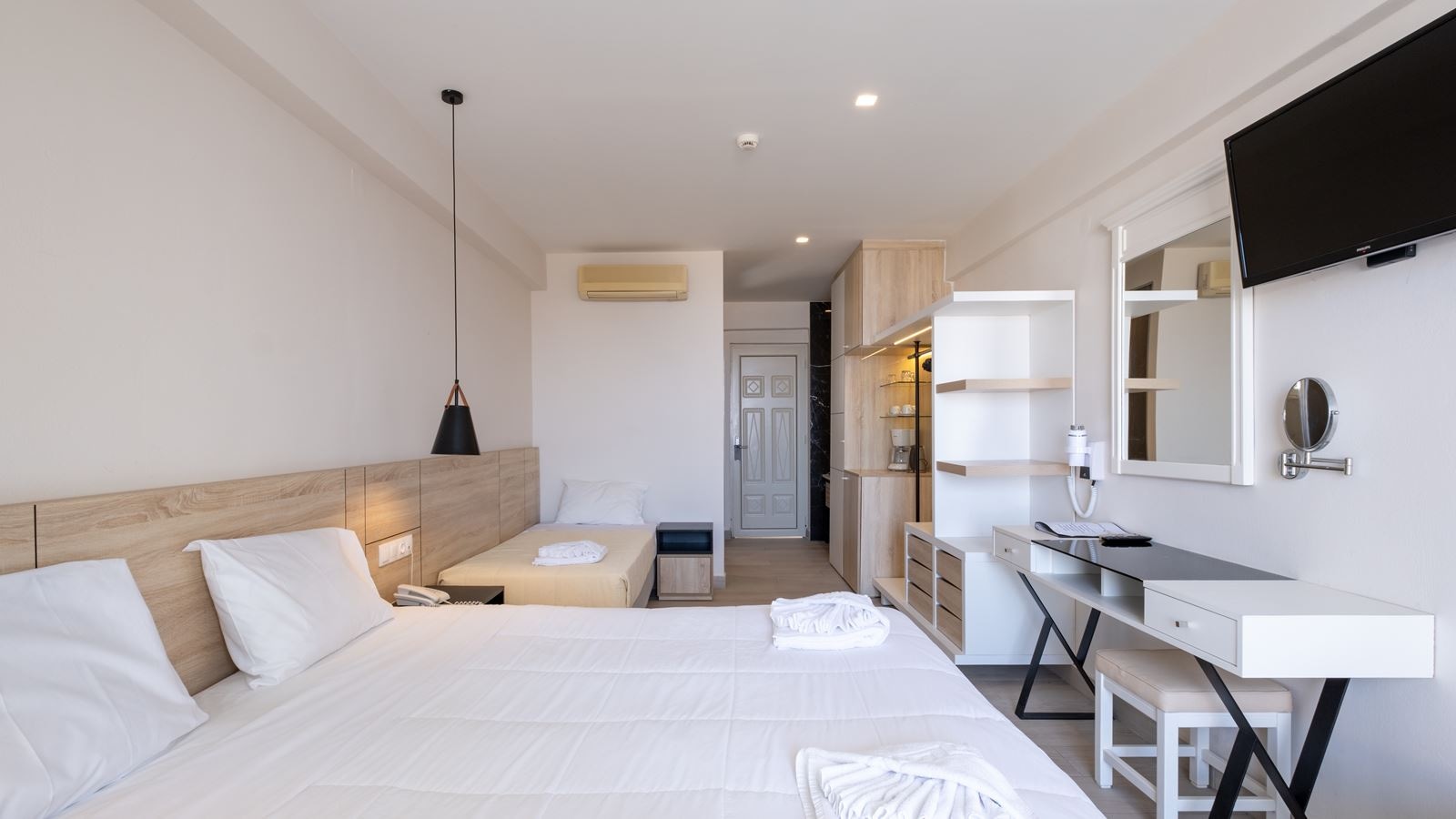 rooms-junior-suite-land-view-promo