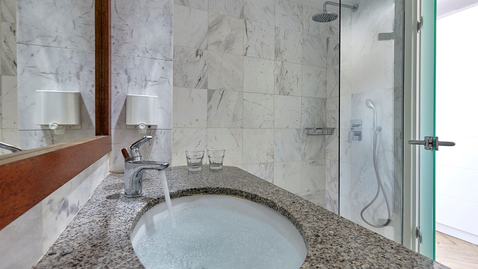 rooms-superior-double-land-view