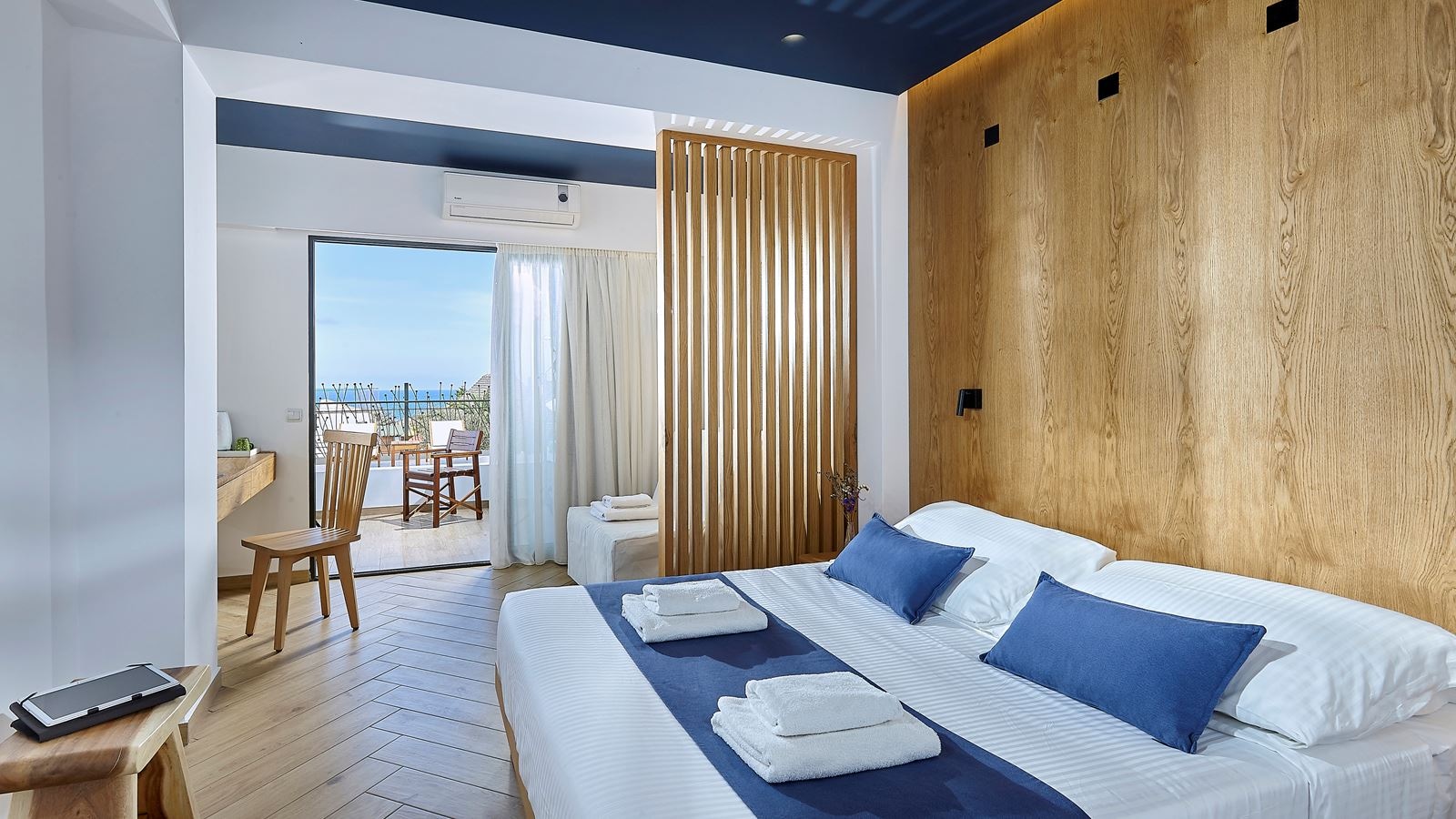 rooms-superior-double-pool-or-sea-view