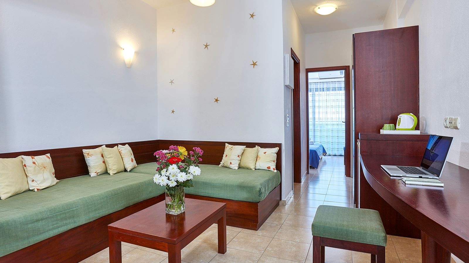 rooms-family-land-view