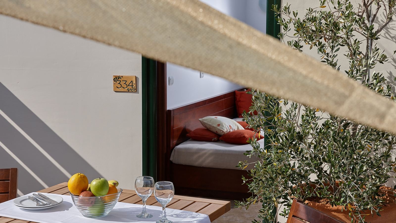 rooms-family-pool-or-sea-view