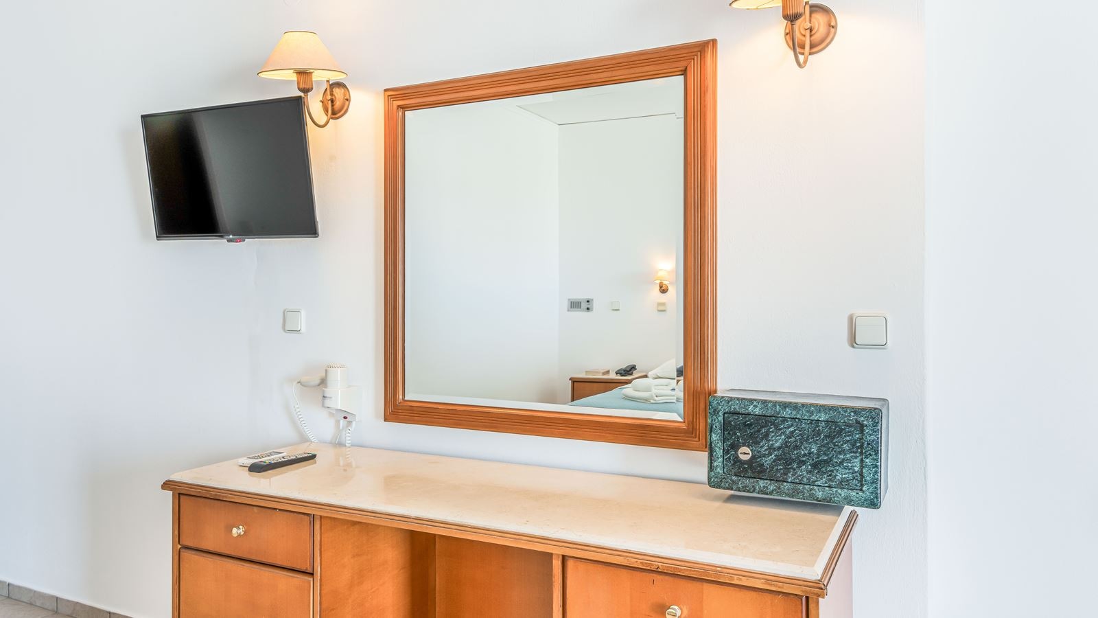 rooms-standard-triple-balcony-or-terrace