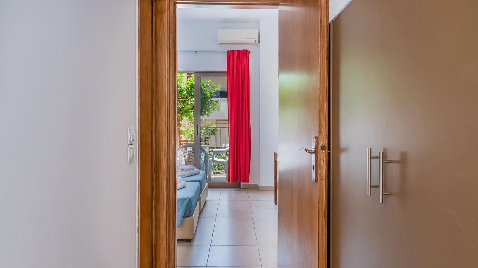 rooms-standard-1-bedroom-triple-apartment-balcony-or-terrace