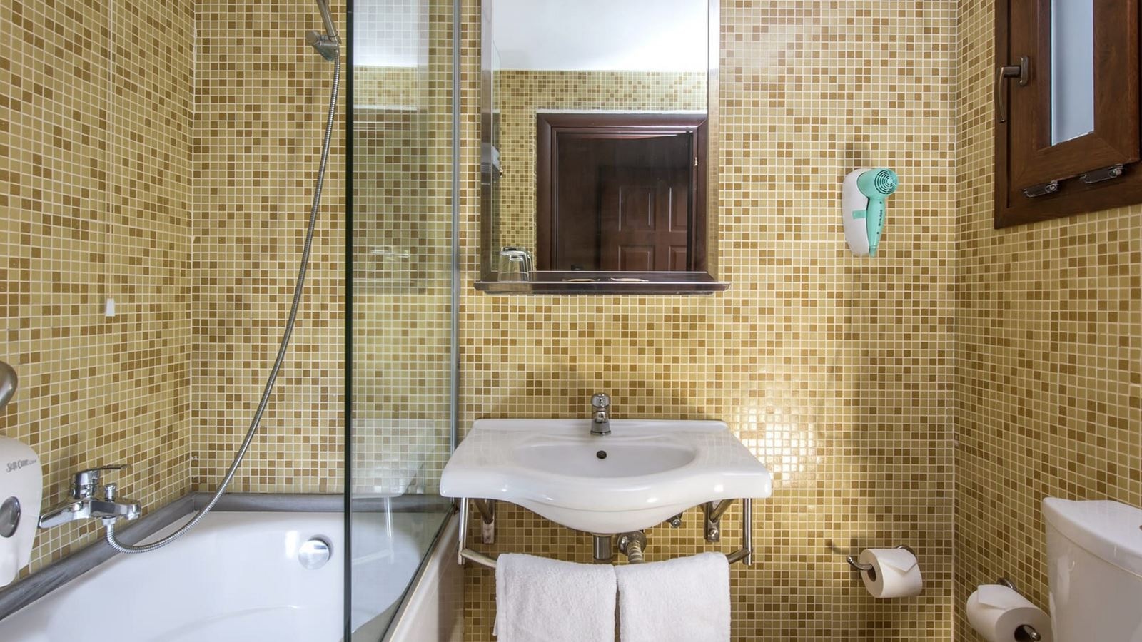 rooms-room-standard-double-balcony-or-terrace