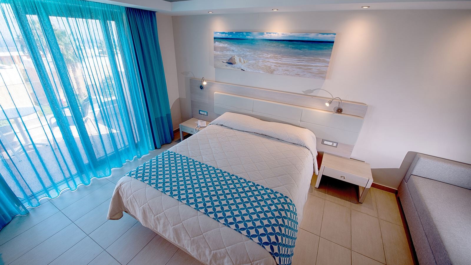 rooms-room-superior-balcony-or-terrace