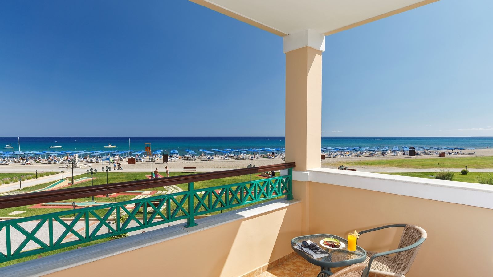 rooms-family-beach-front