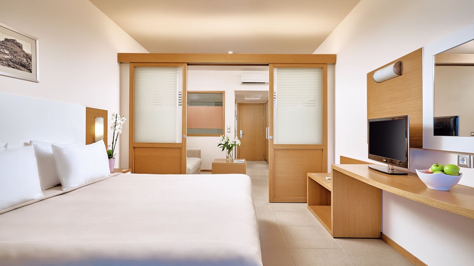 rooms-family-room-garden-view