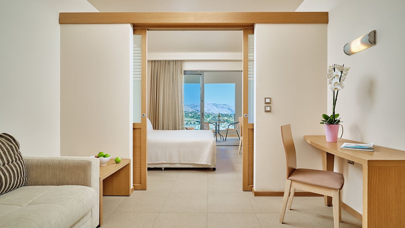 rooms-family-room-sea-view