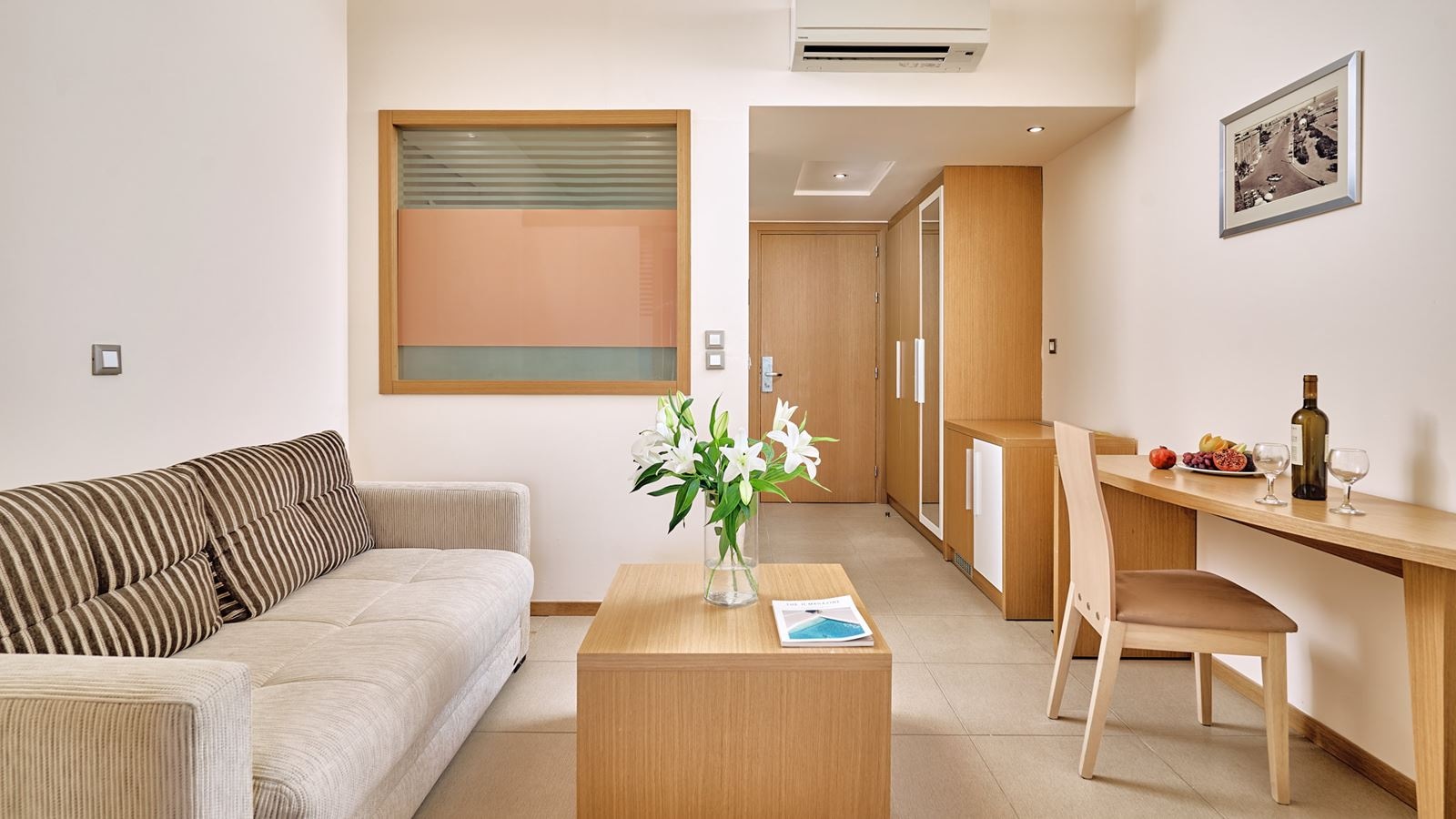 rooms-family-room-sea-view