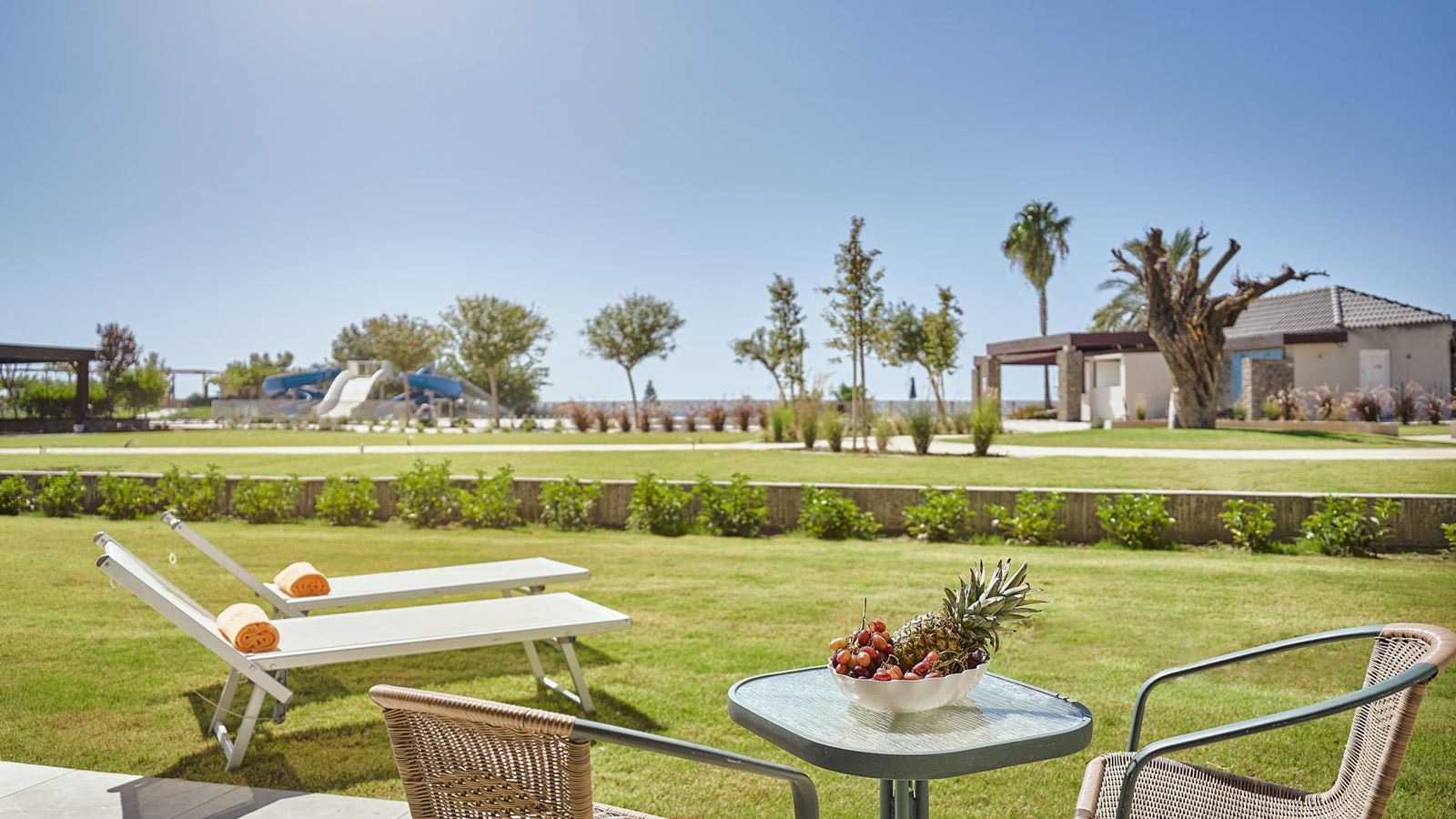 rooms-double-room-pool-view