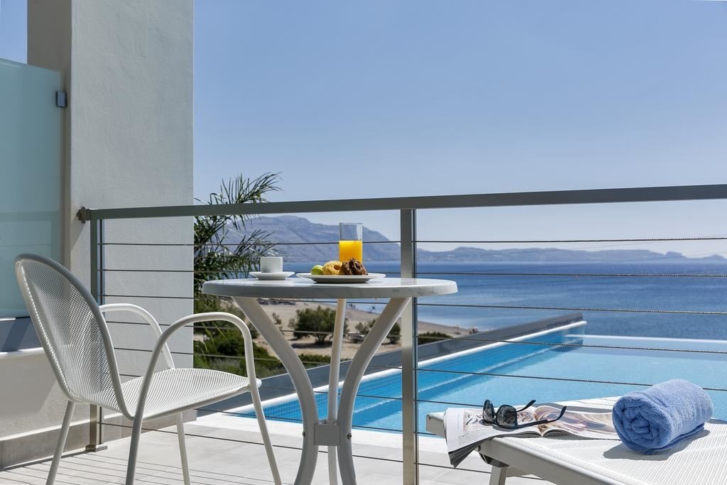 rooms-executive-family-room-with-sharing-pool