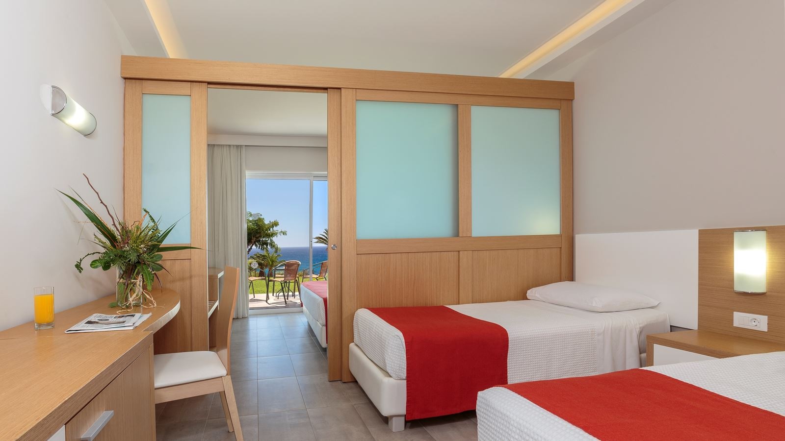 rooms-family-room-sea-view