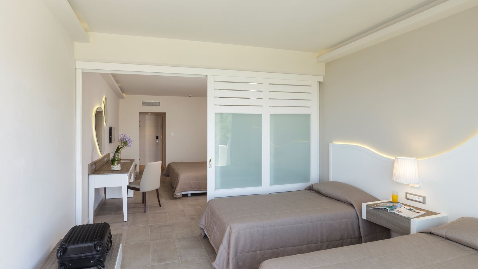 rooms-superior-family-room