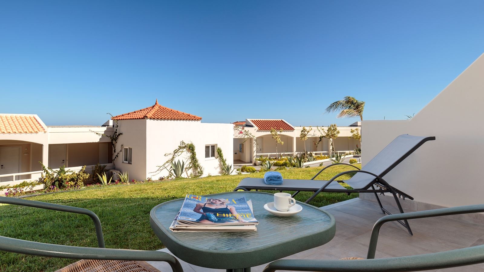 rooms-family-room-garden-view