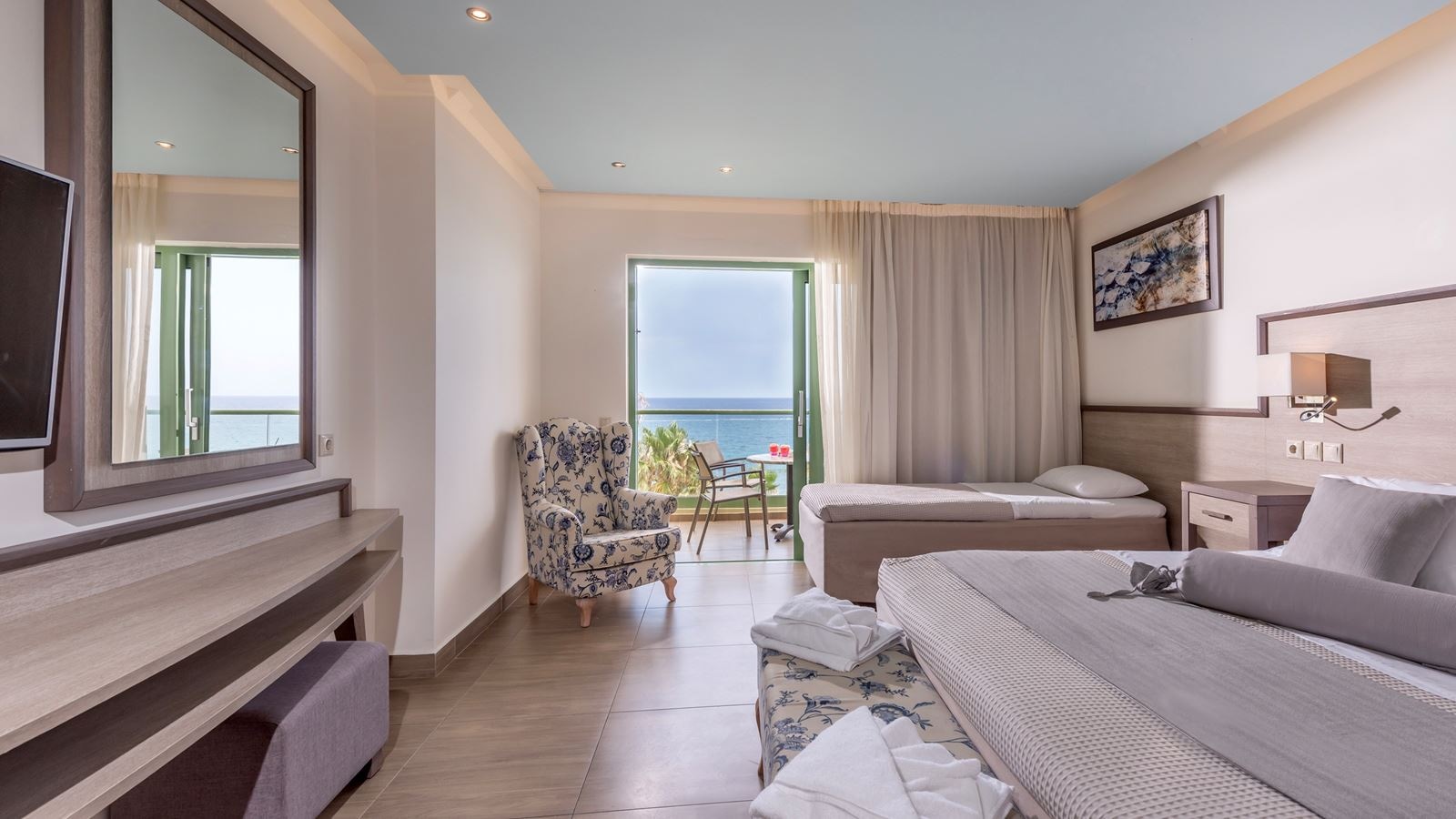 rooms-suite-open-plan-sea-view-balcony-or-terrace