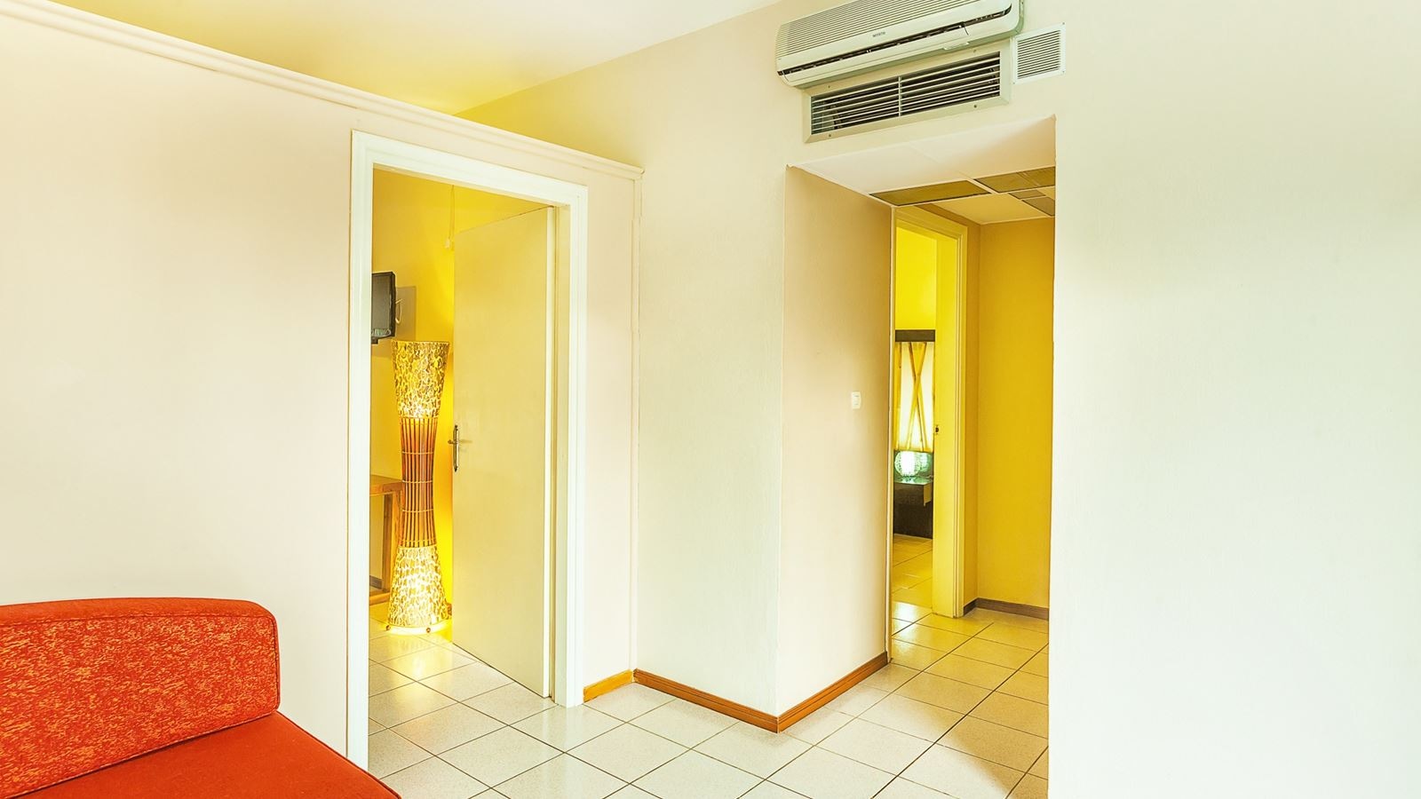 rooms-family-room-garden-view