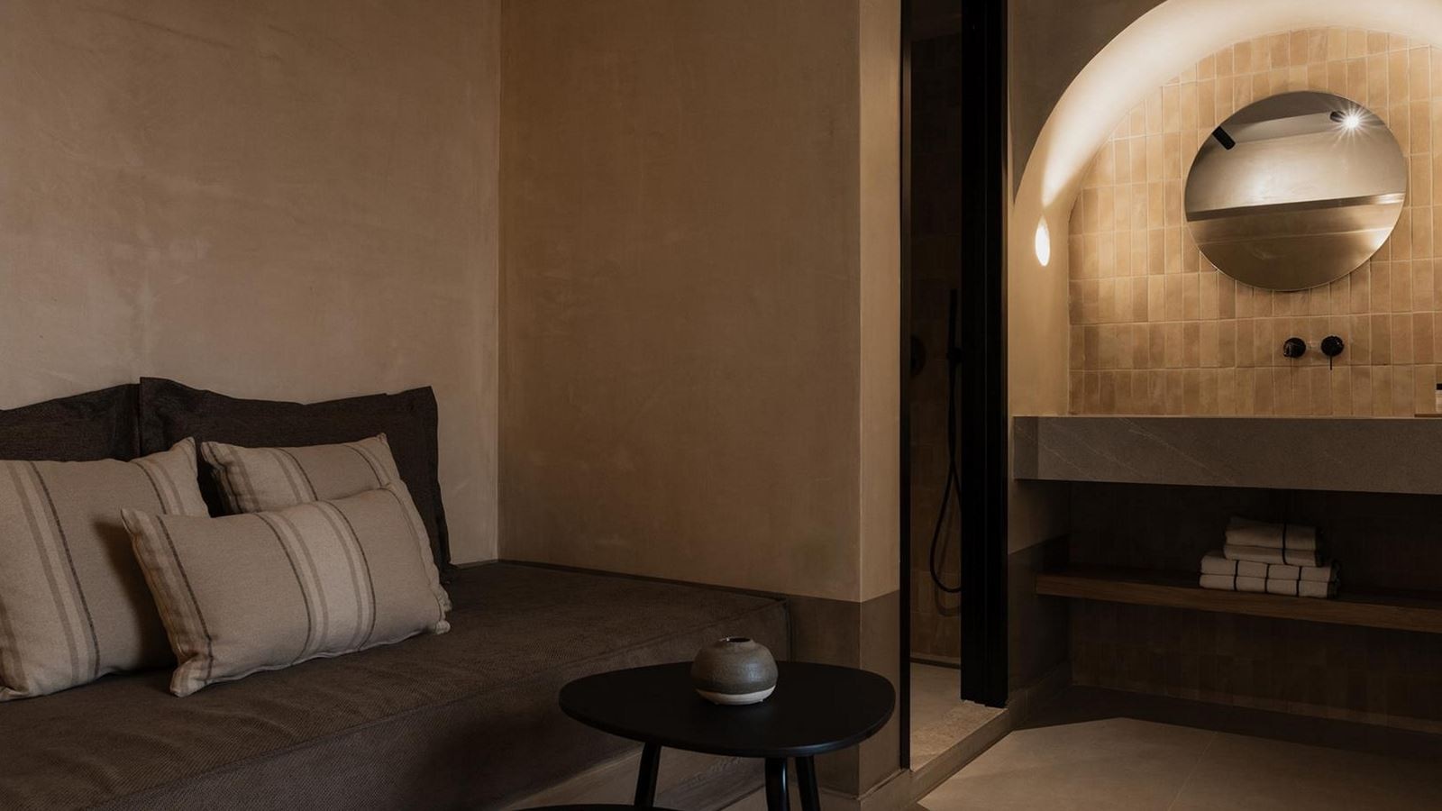 rooms-lithos-junior-suite-land-view