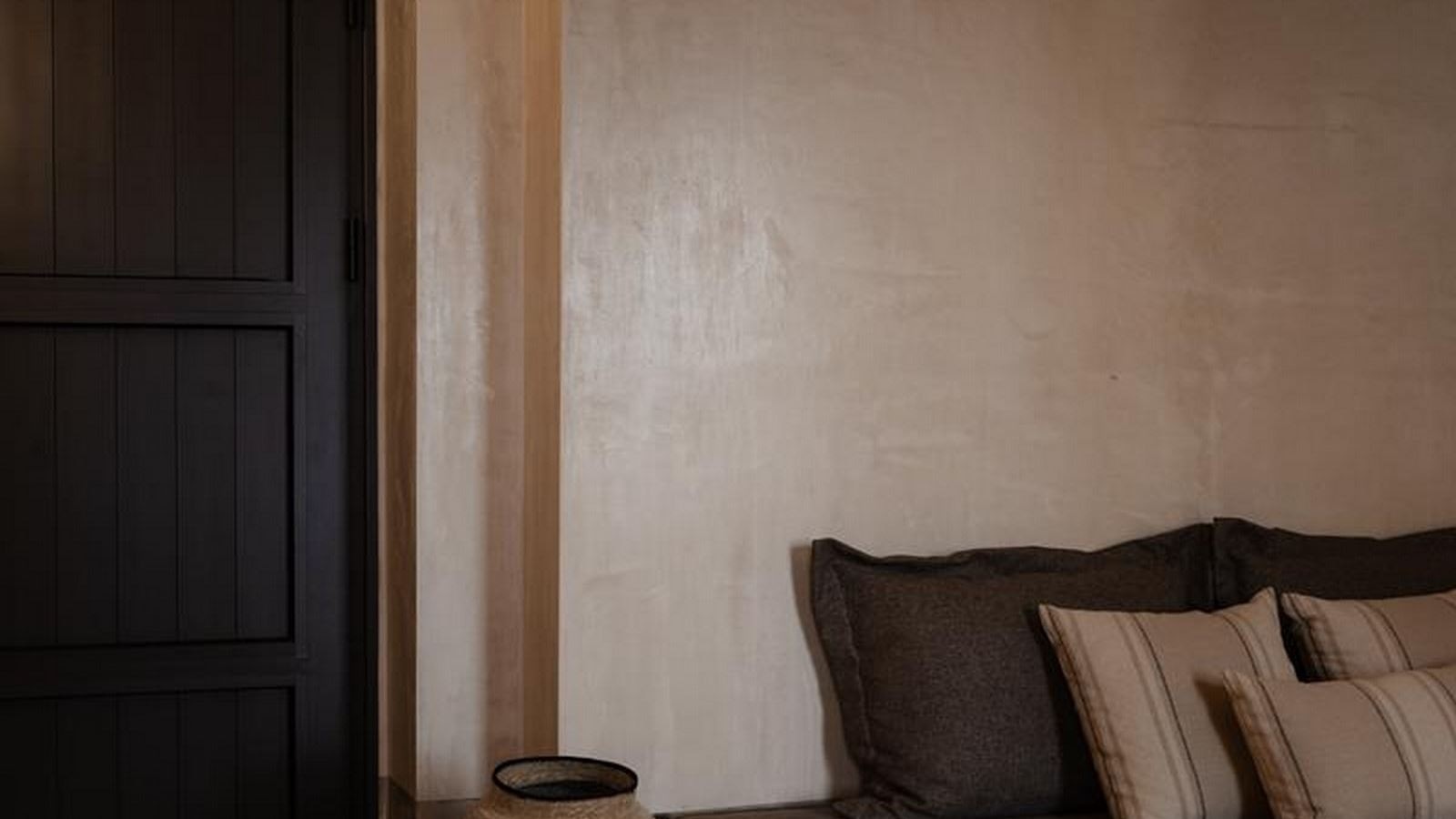 rooms-lithos-junior-suite-land-view