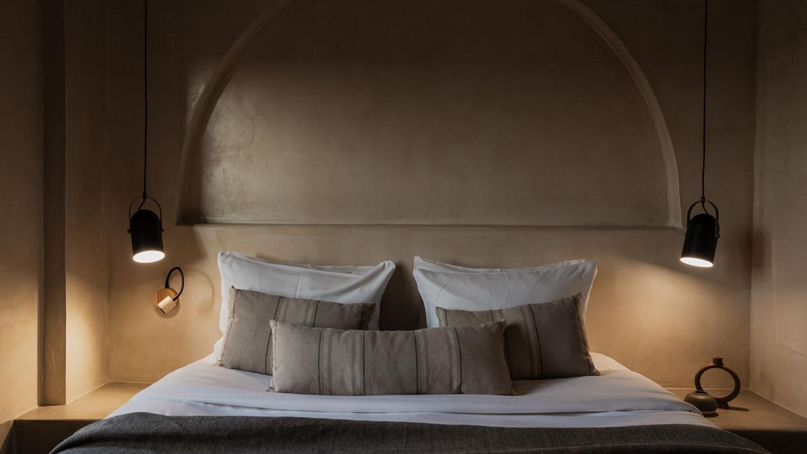 rooms-lithos-junior-suite-land-view