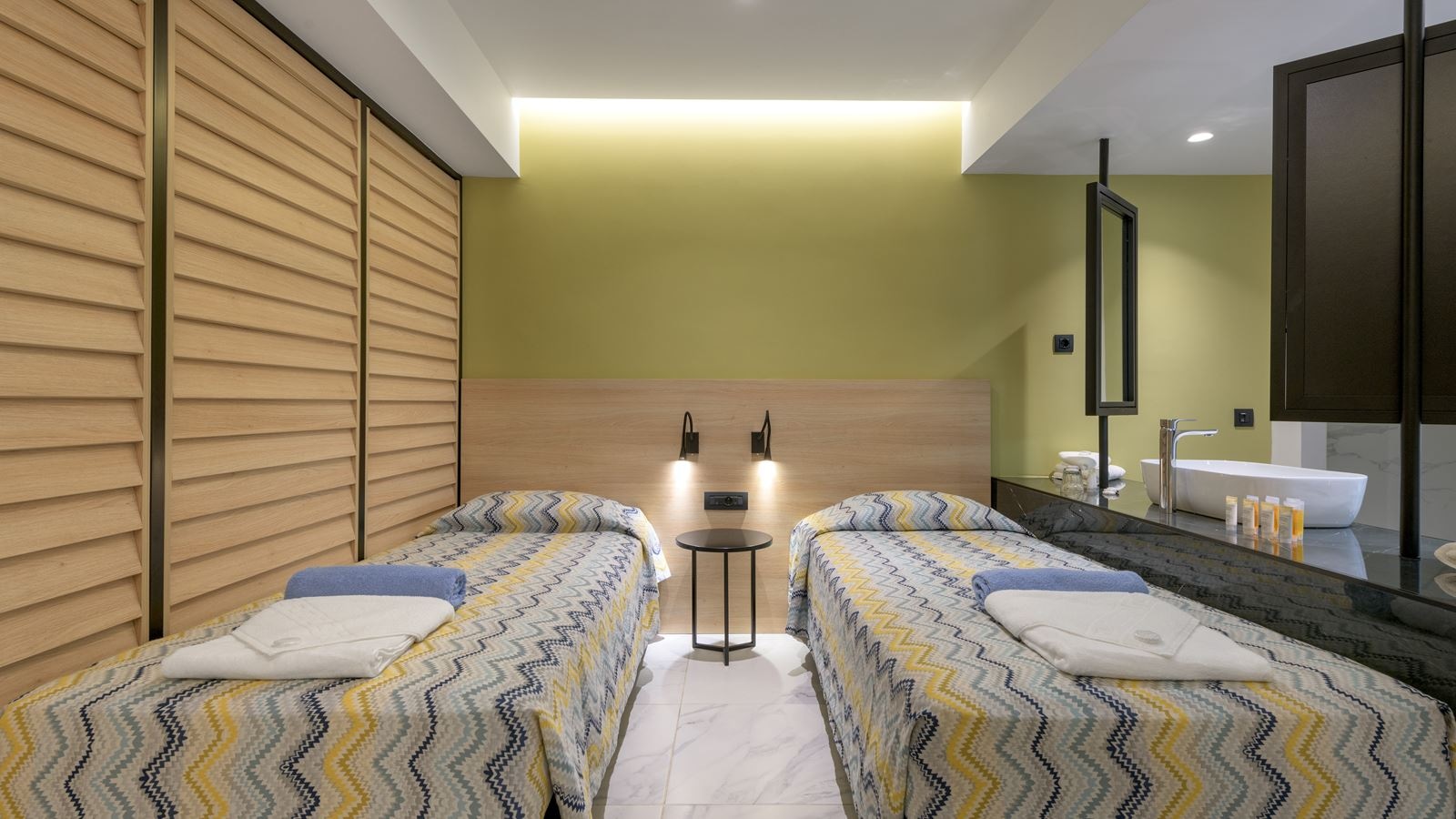 rooms-family-superior-garden-view-balcony-or-terrace