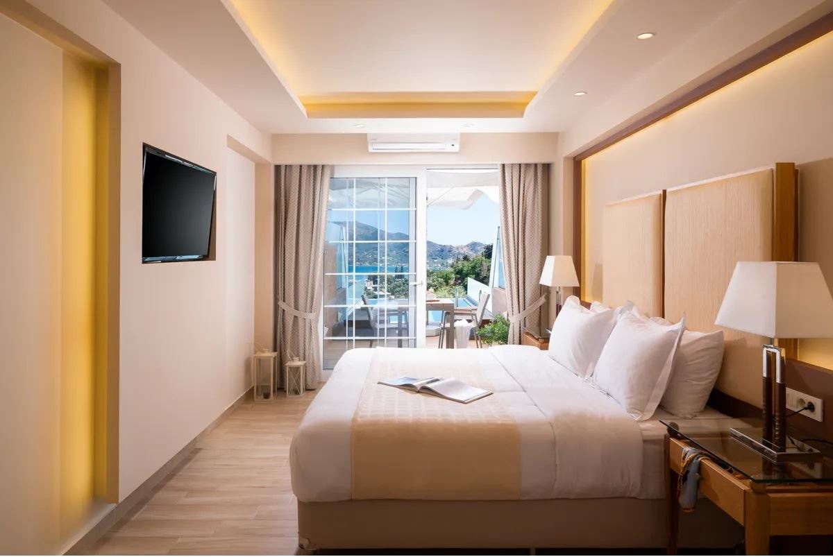 rooms-suite-with-panoramic-sea-view--private-pool