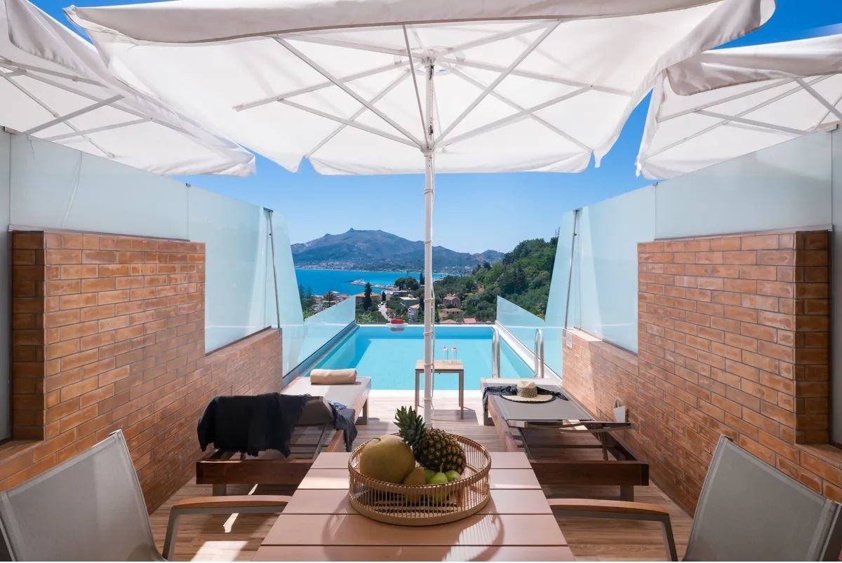 rooms-suite-with-panoramic-sea-view--private-pool