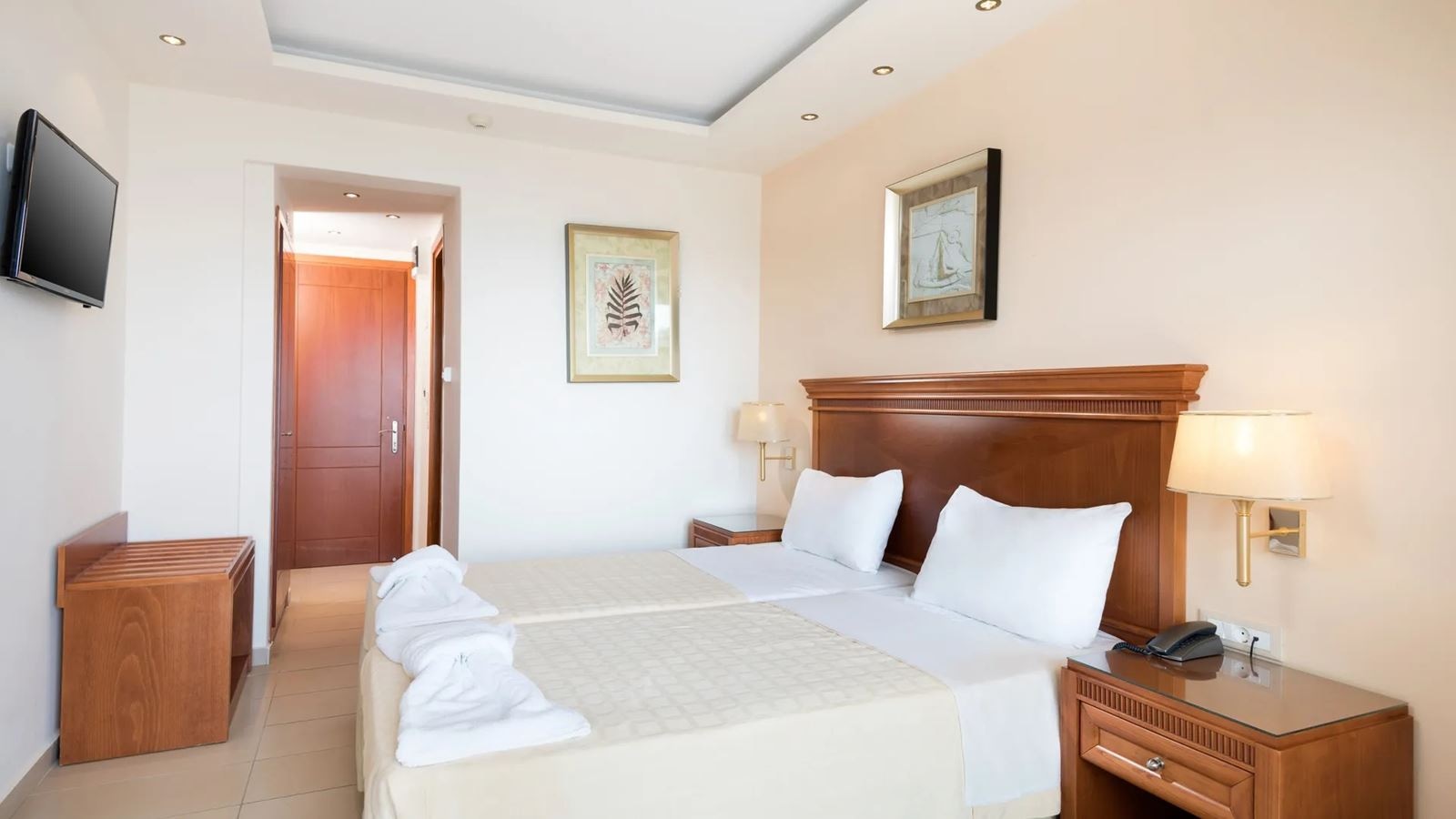 rooms-friends--family-suite-sea-view