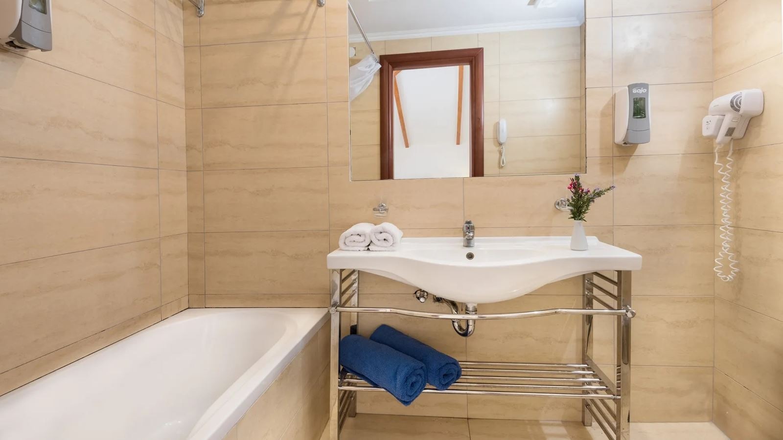 rooms-friends--family-suite-sea-view