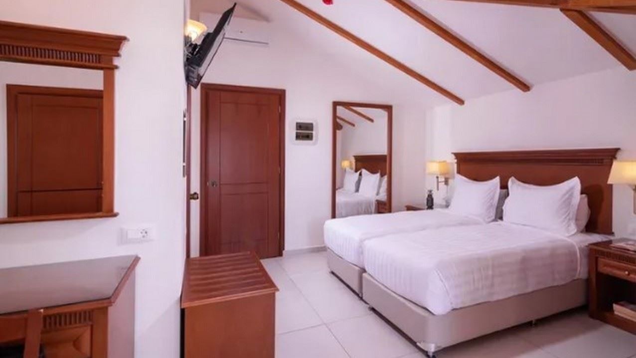 rooms-attik-double-or-twin-room