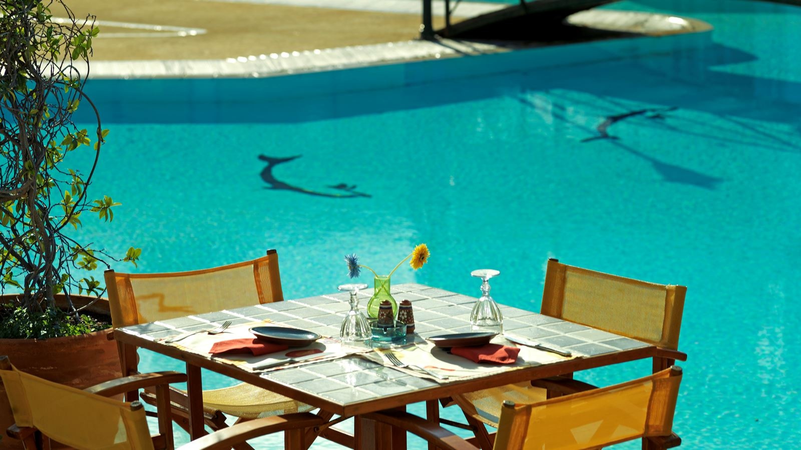 restaurants-maistros-all-day-pool-restaurant