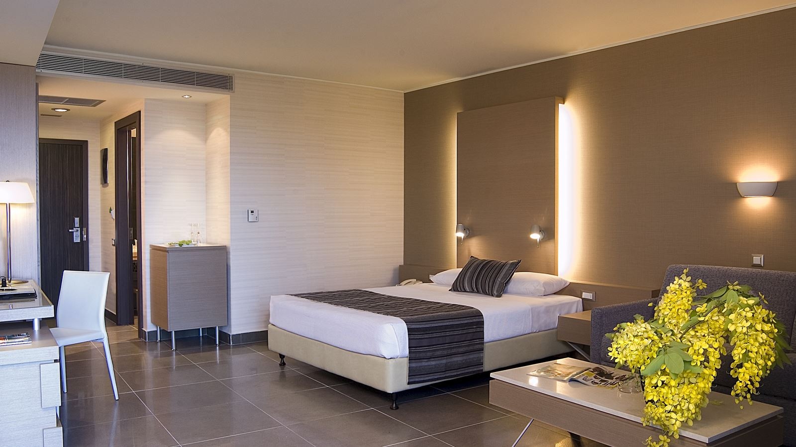 rooms-large-double-room-sea-view-with-balcony