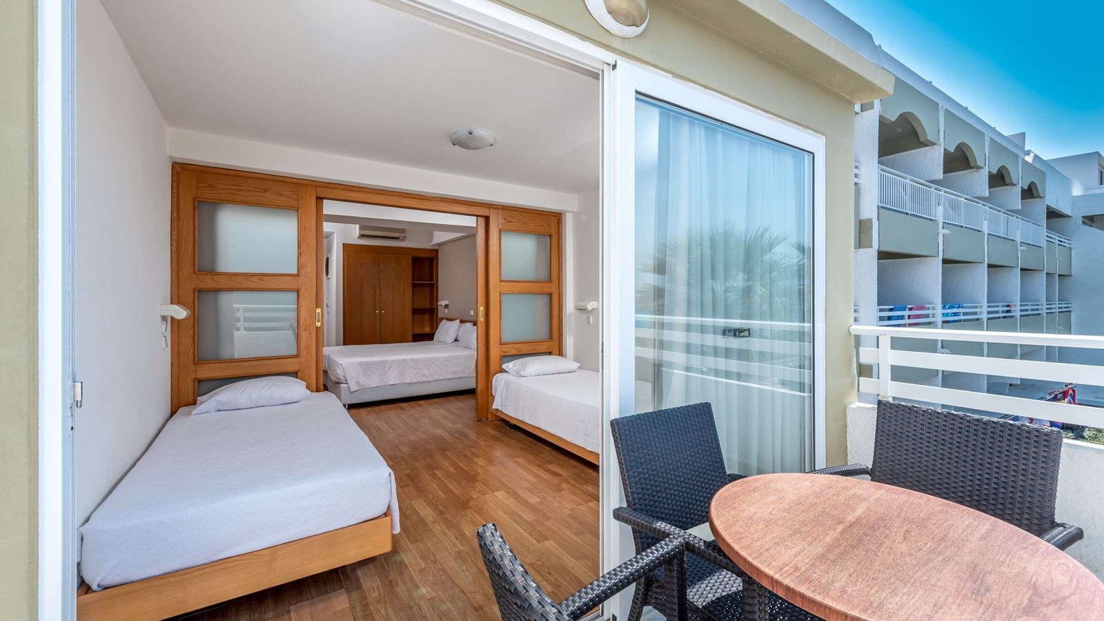 rooms-family-1bedroom-sea-view