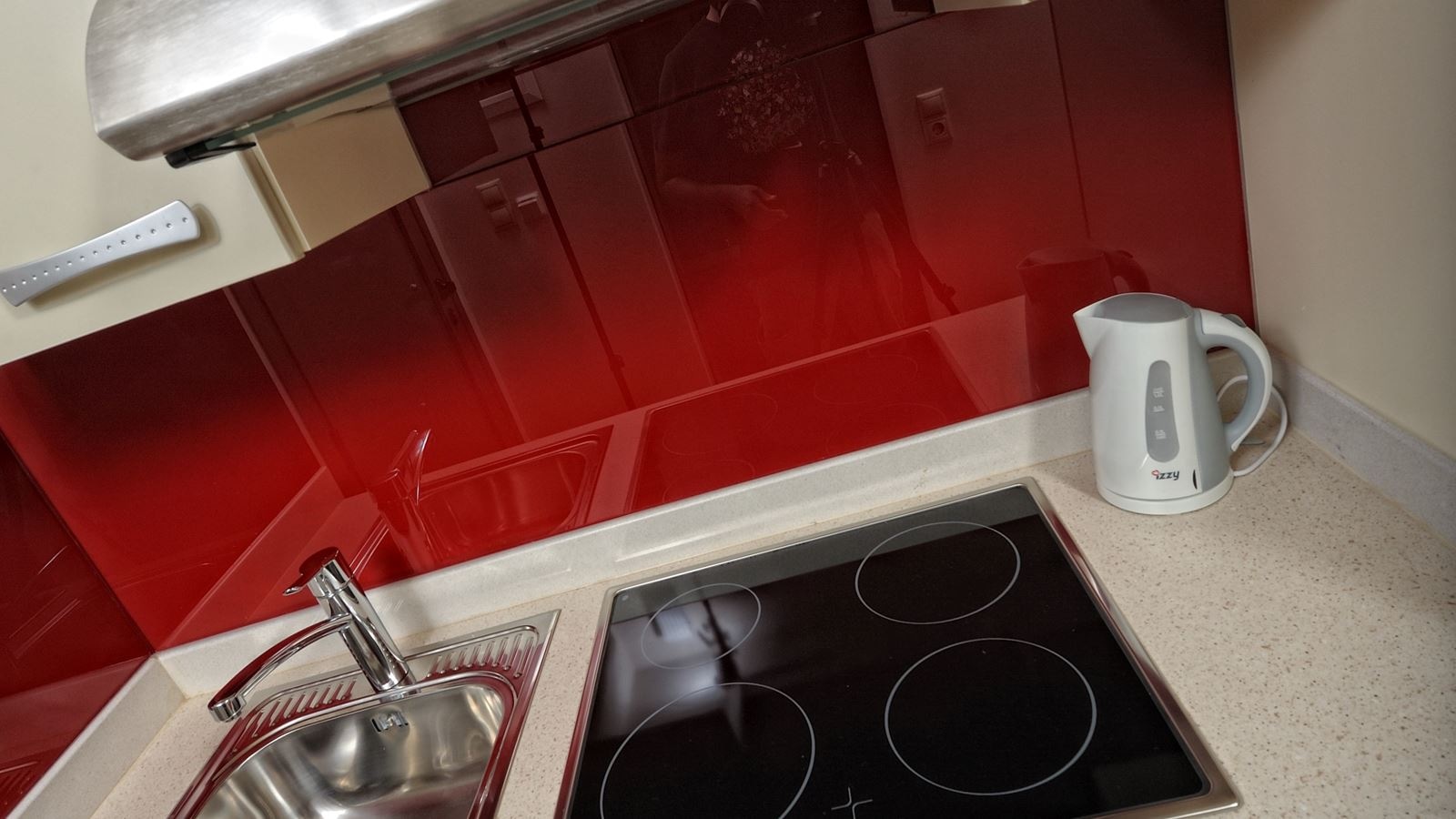 rooms-deluxe-room-pool-view