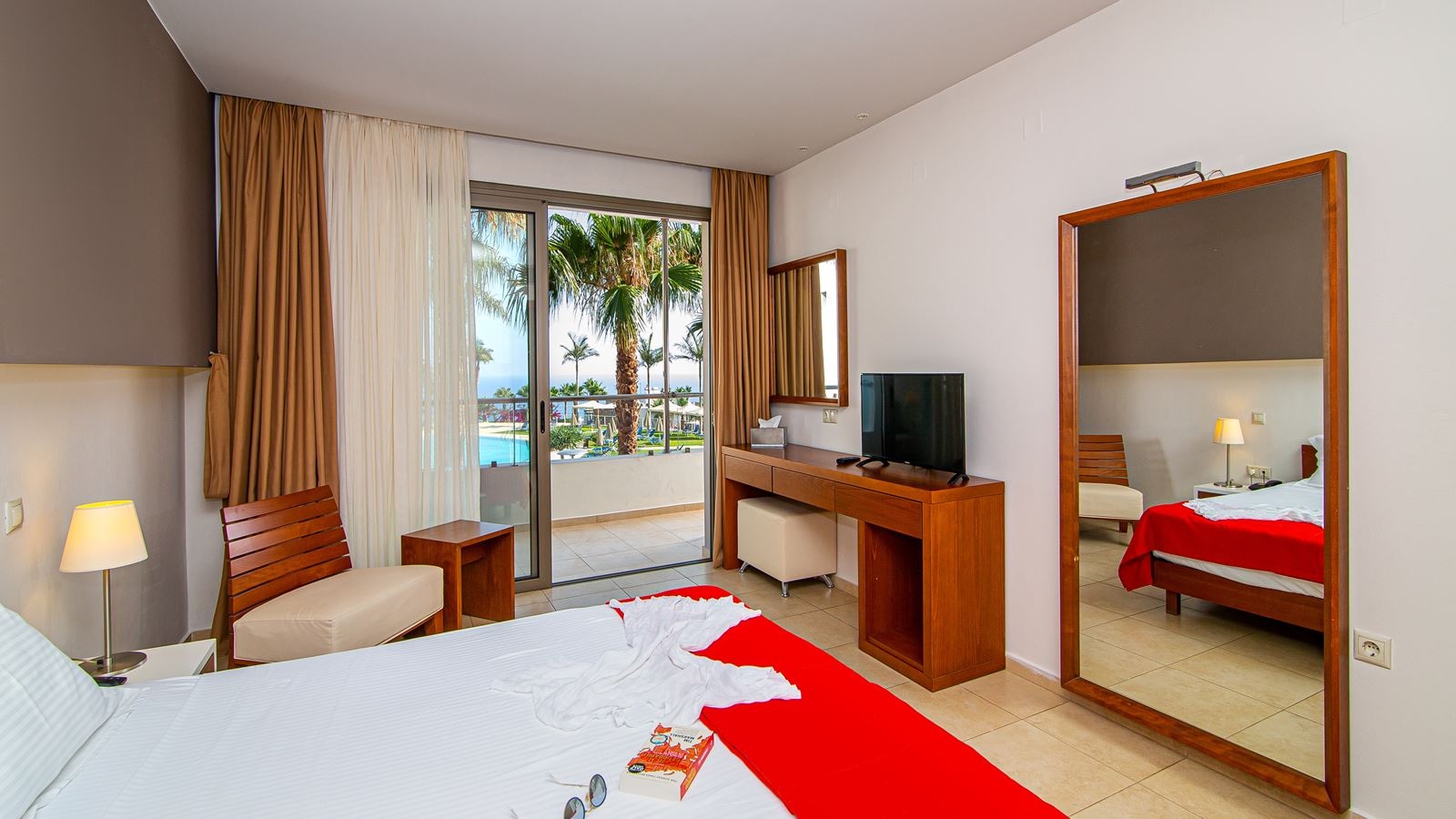 rooms-deluxe-suite-sea-view