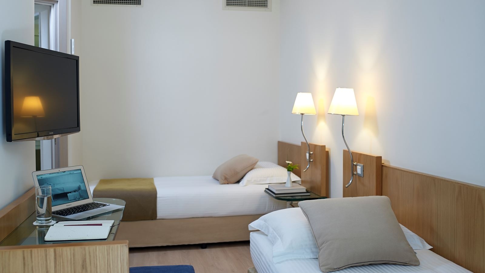 rooms-family--suite-2-separate-rooms