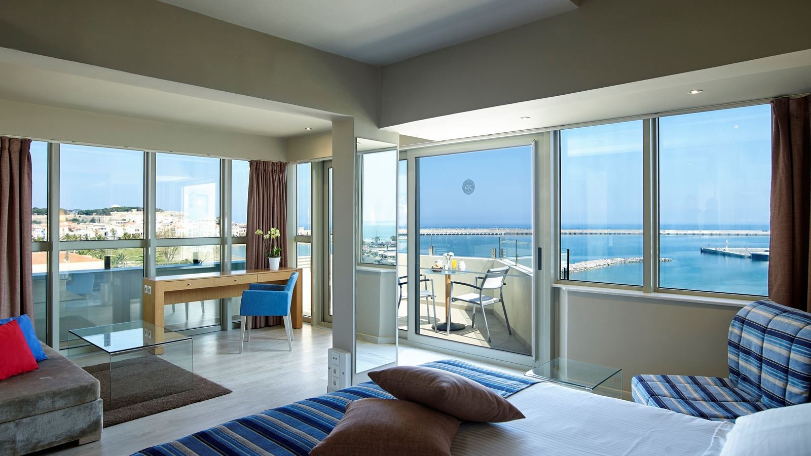 rooms-deluxe-suite--sea-view