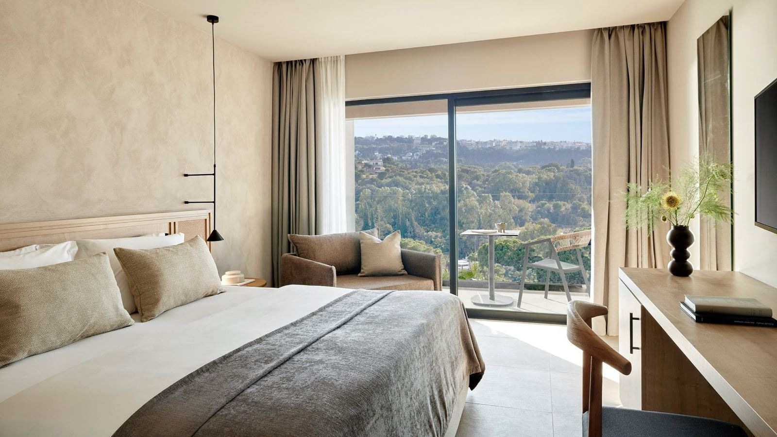 rooms-deluxe-room-land-view