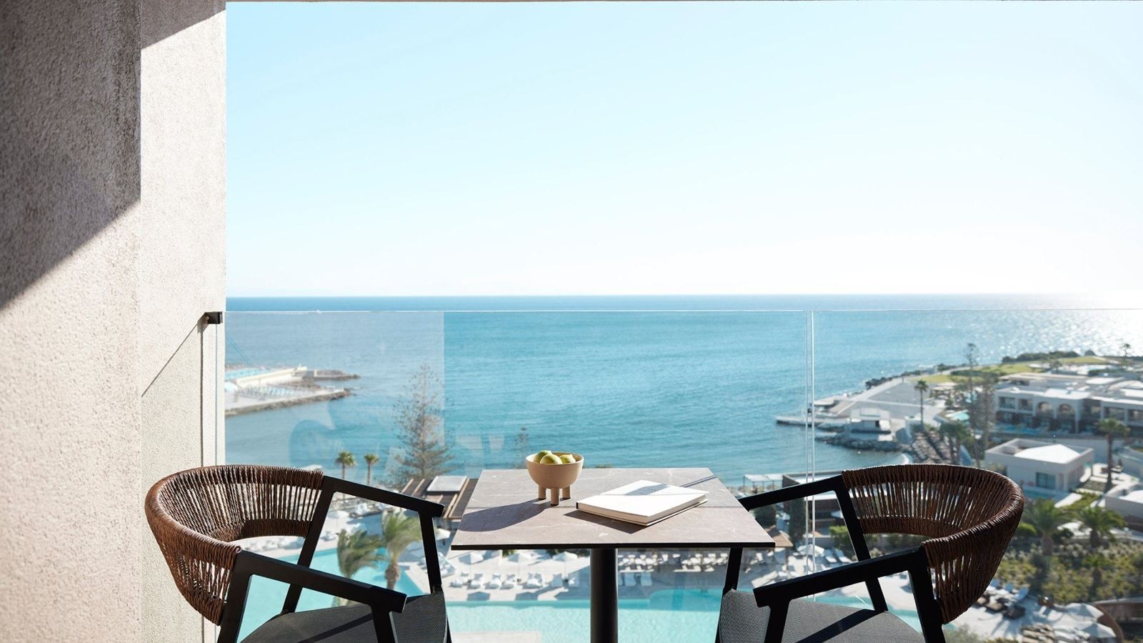 rooms-deluxe-room-sea-view