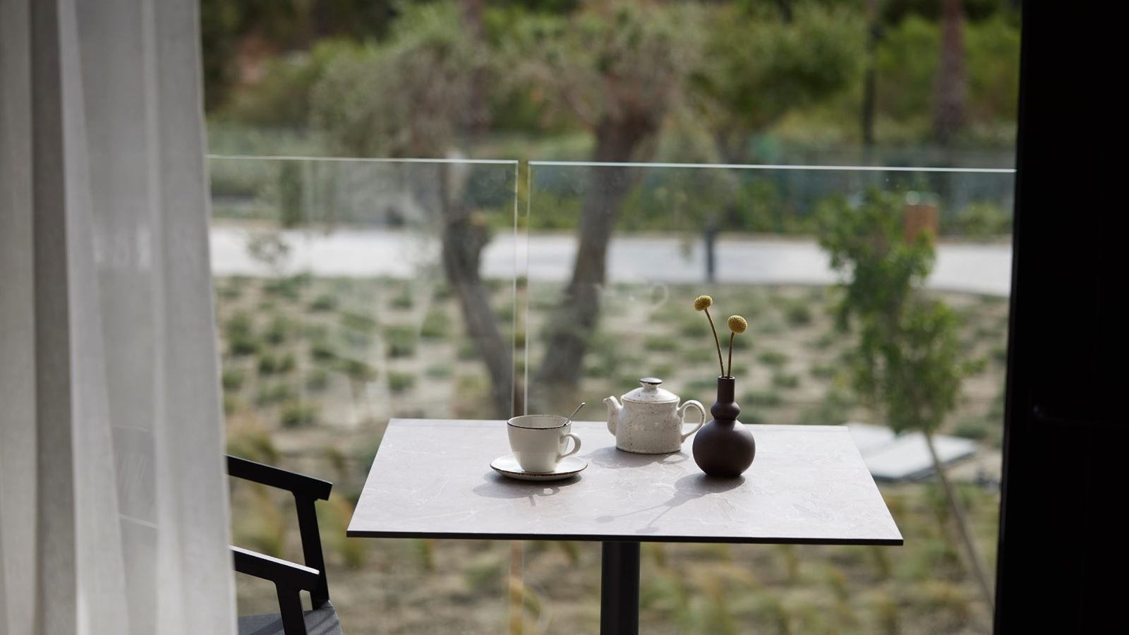 rooms-deluxe-land-view-single-use