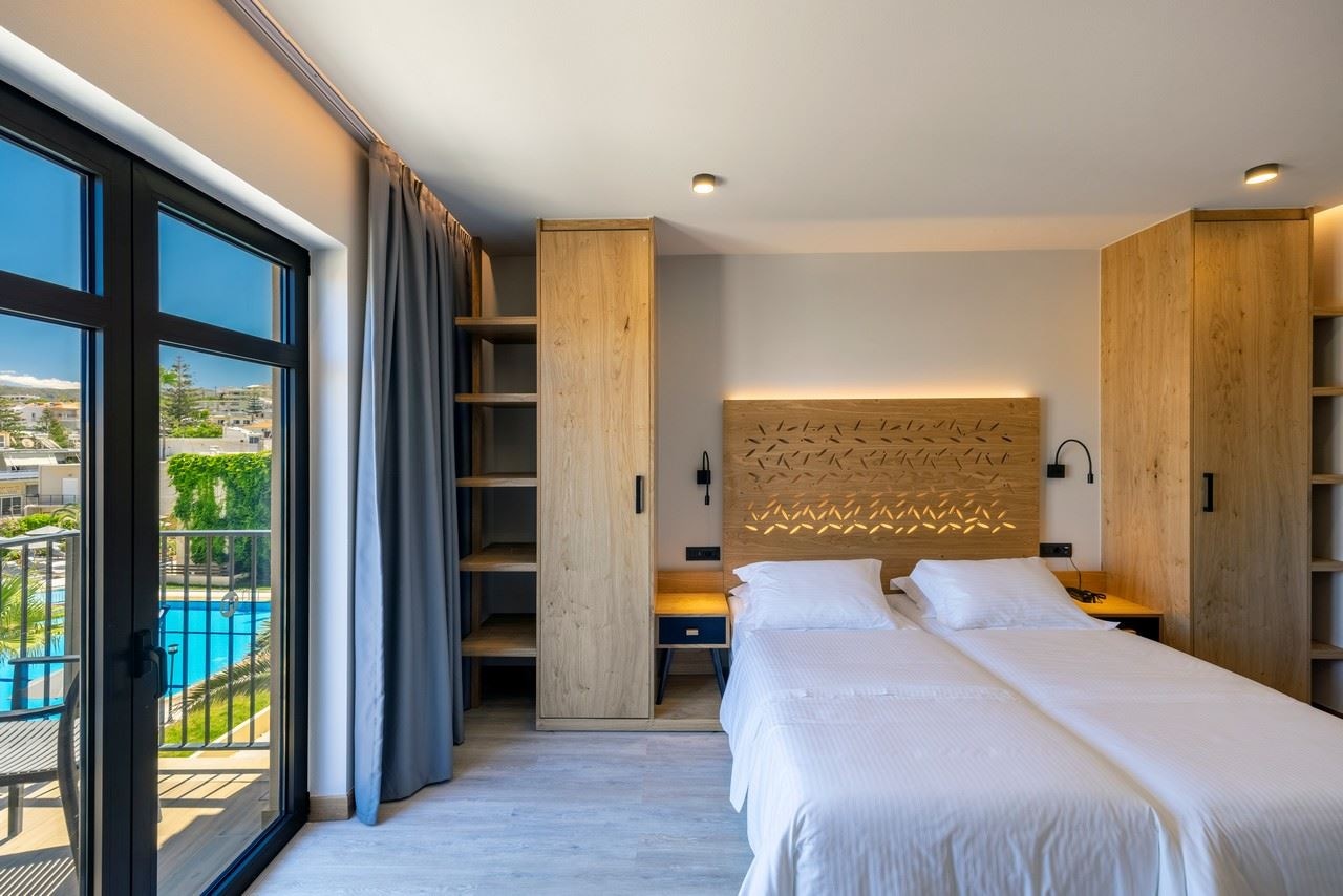 rooms-superior-pool-view