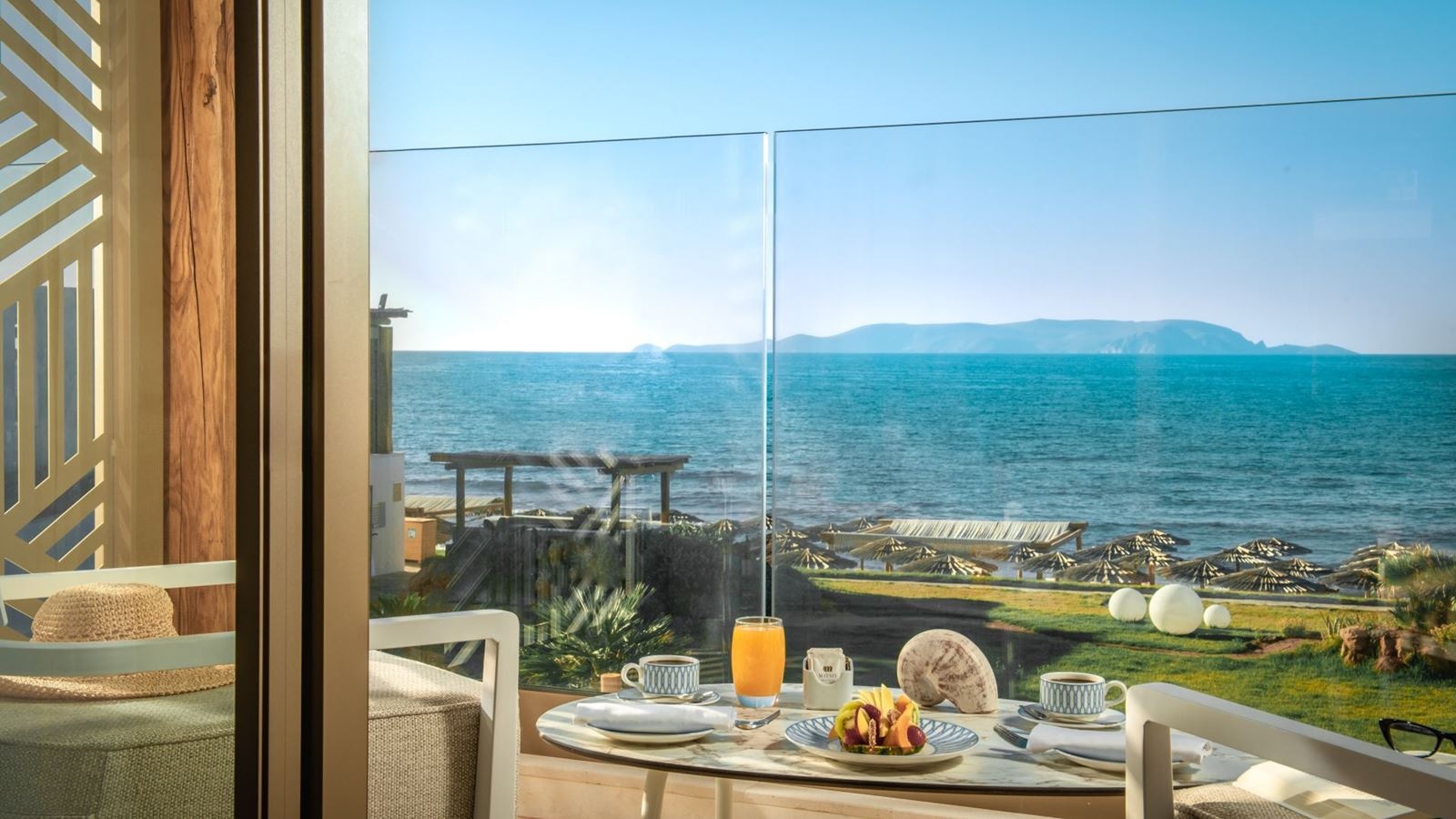 rooms-superior-double-sea-view-sea-front