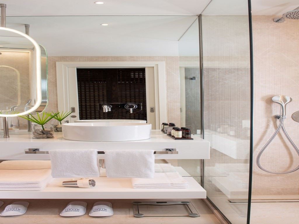 rooms-family-suite-private-courtyard