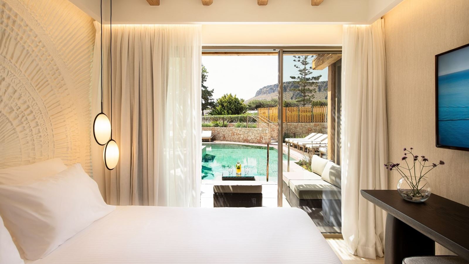 rooms-family-suite-swim-up-sharing-pool