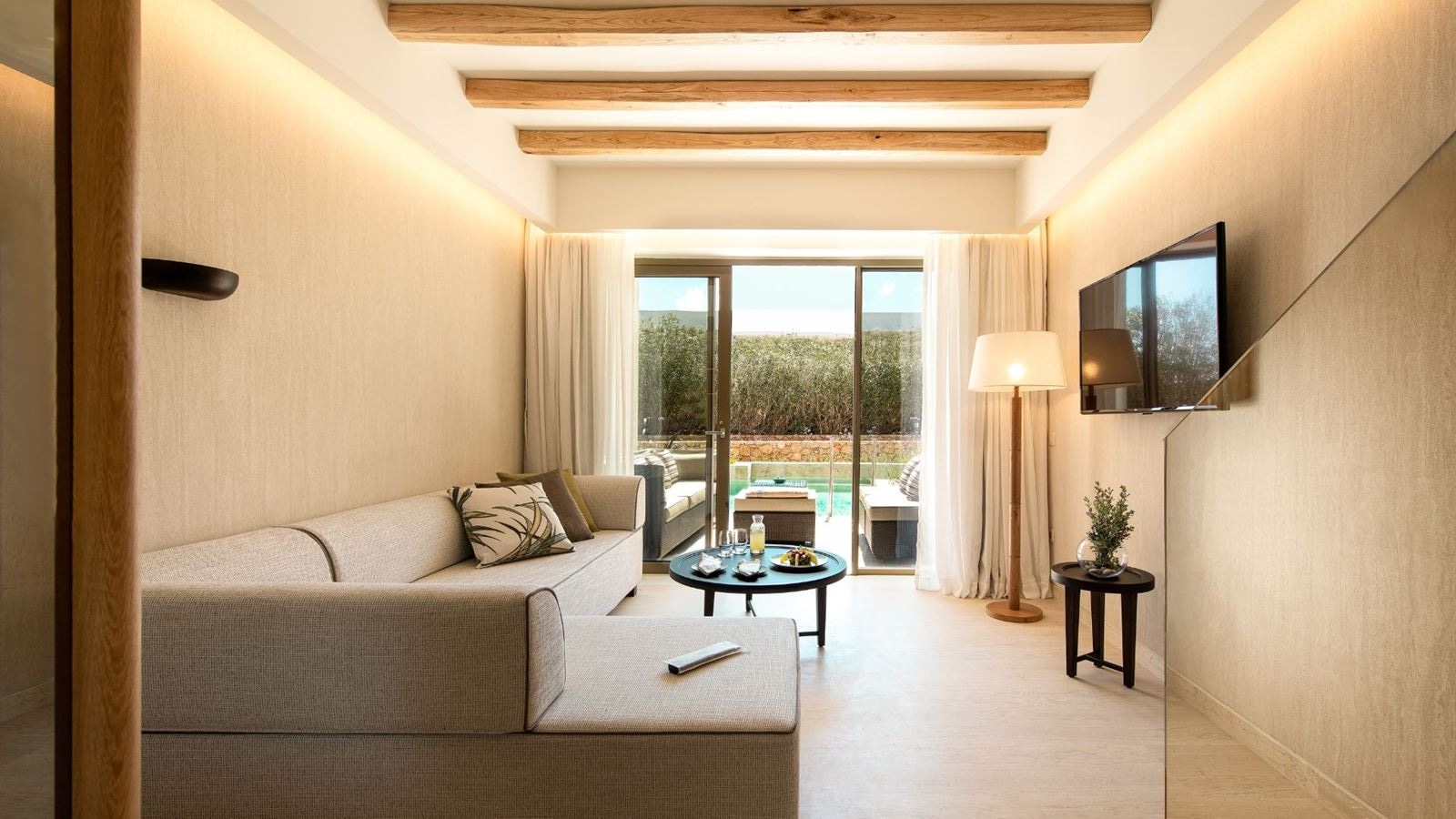 rooms-family-two-bedroom-suite-swim-up-sharing-pool