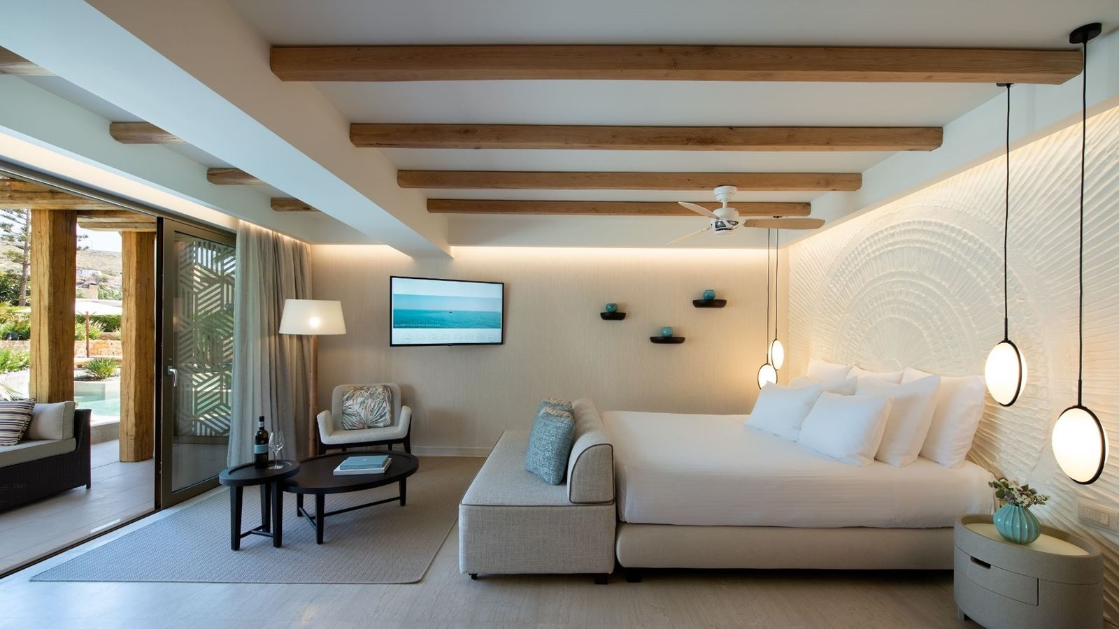 rooms-junior-suite-swim-up-sharing-pool