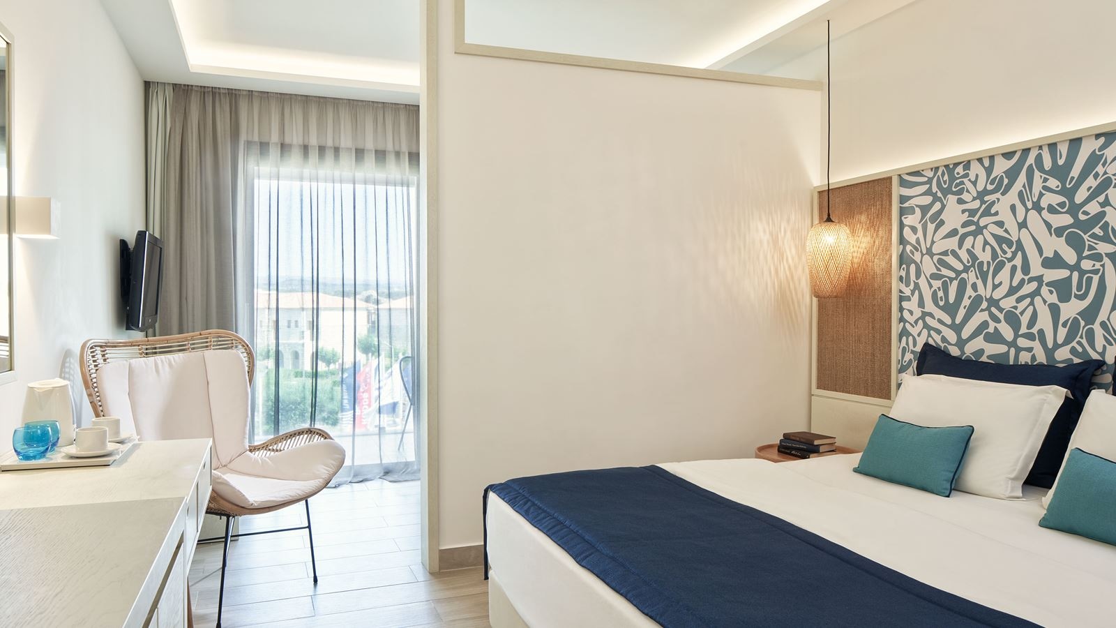 rooms-family-room-with-bunk-bed-side-sea-view-balcony